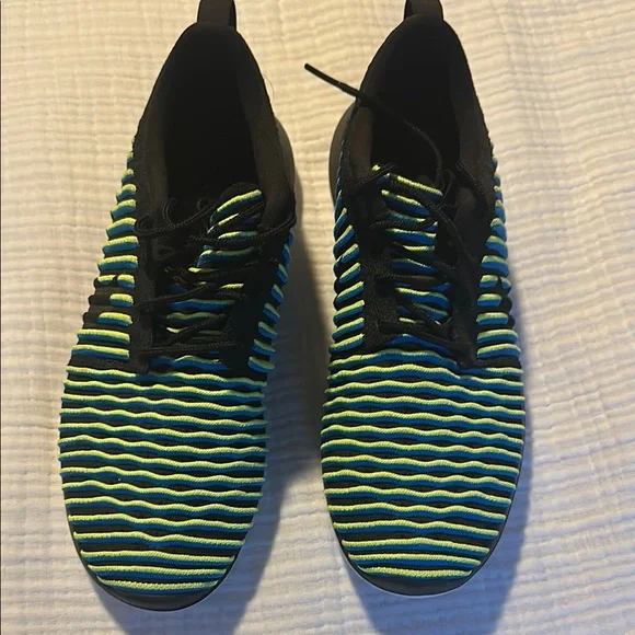 Nike Black and Blue Sneakers Modern Athletic Design Nike V2K RUN Obsidian / Thunder Blue - Aug 2024 - HJ4497400  main image 4